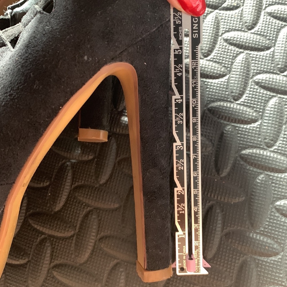 Booty heels - Picture 2 of 4